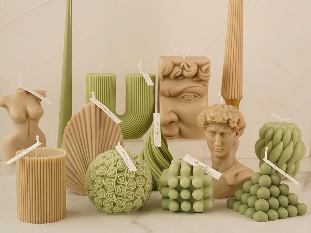 Customization options including different candle vessels, wax samples, wicks, and packaging