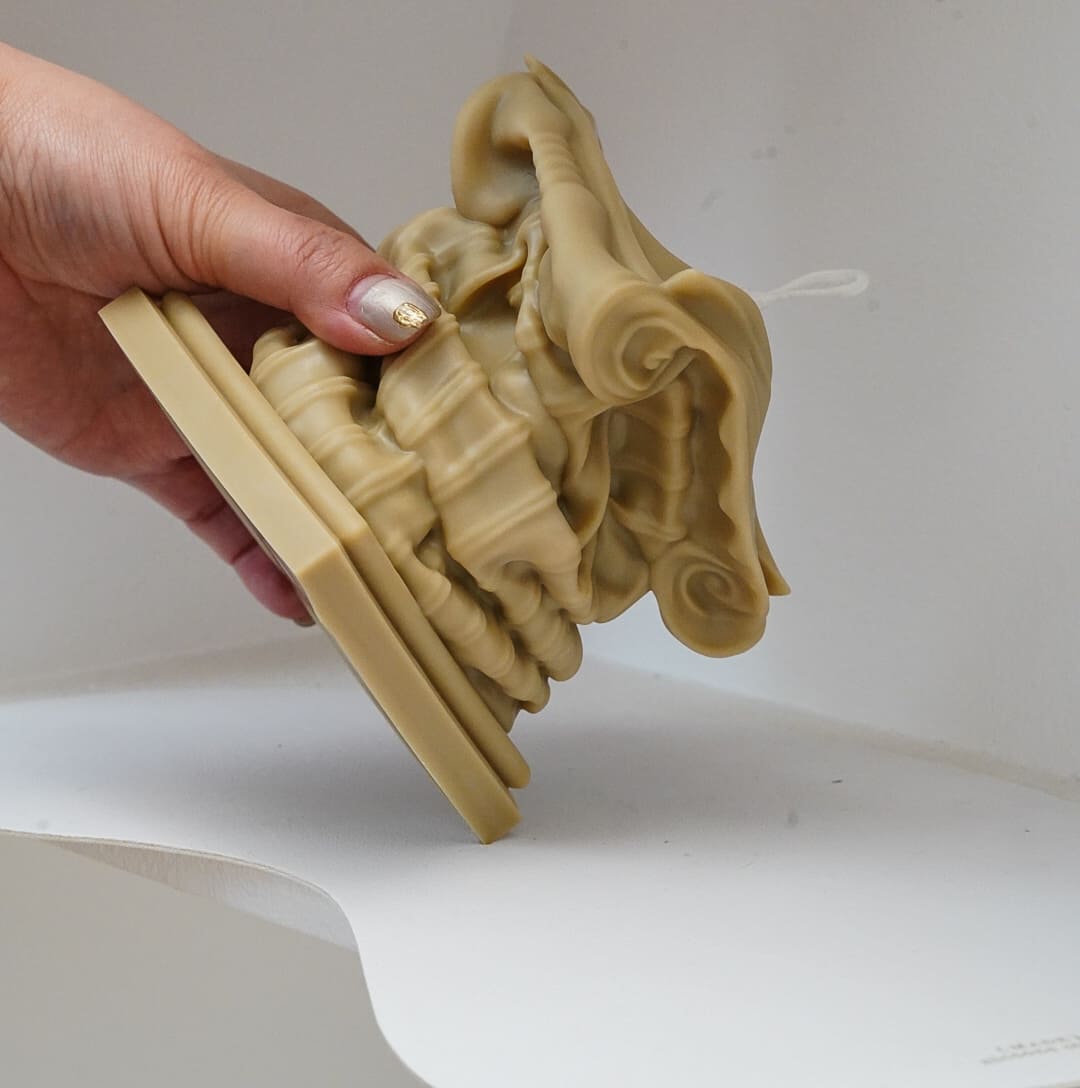 comparison between cheap candles and high-end premium candles